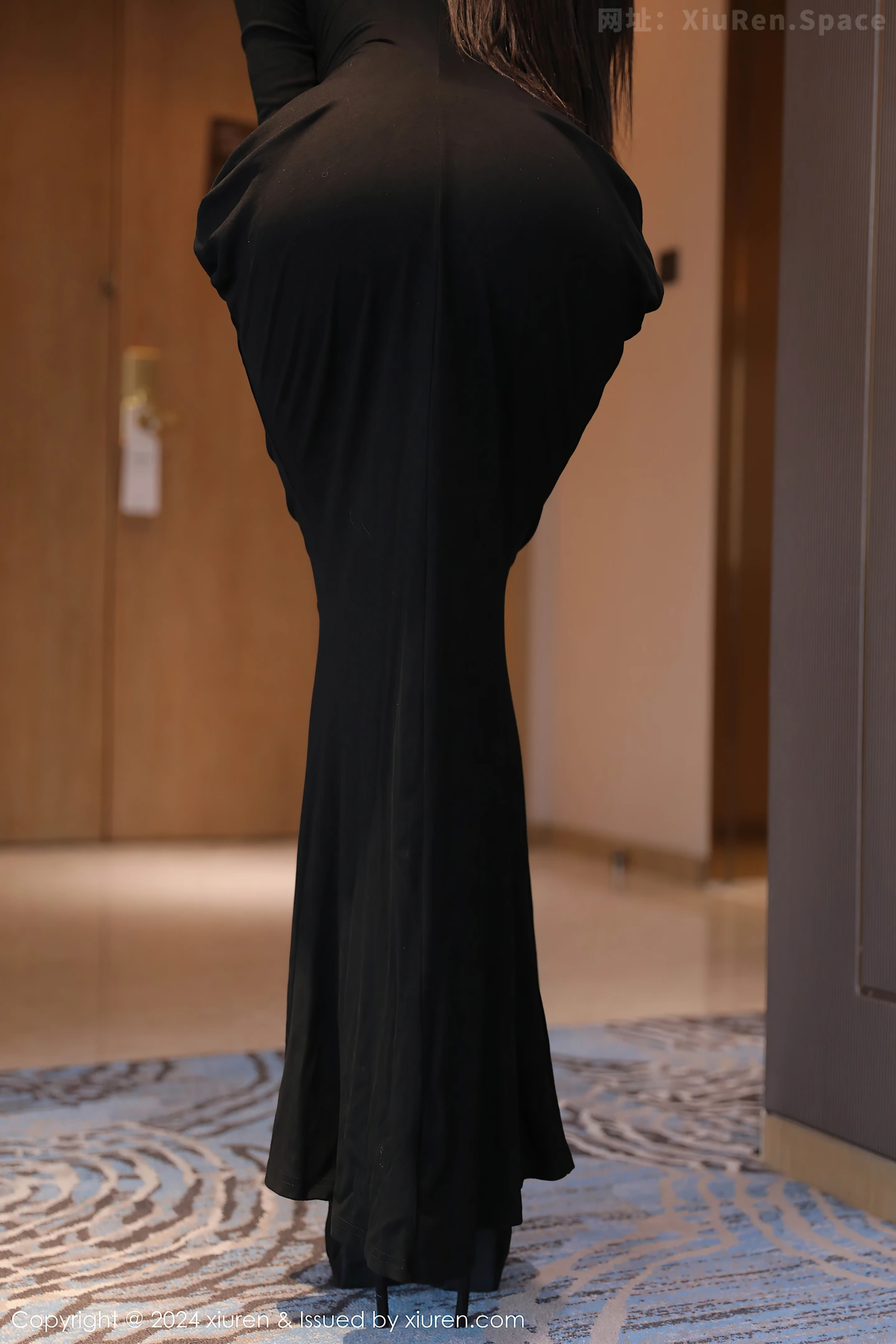 图片[5]-[XiuRen秀人网] VOL.9670 模特Candy糖糖性感黑色服饰露豹纹内衣配超薄黑丝秀美腿诱惑写真78P-秀人网官方网站